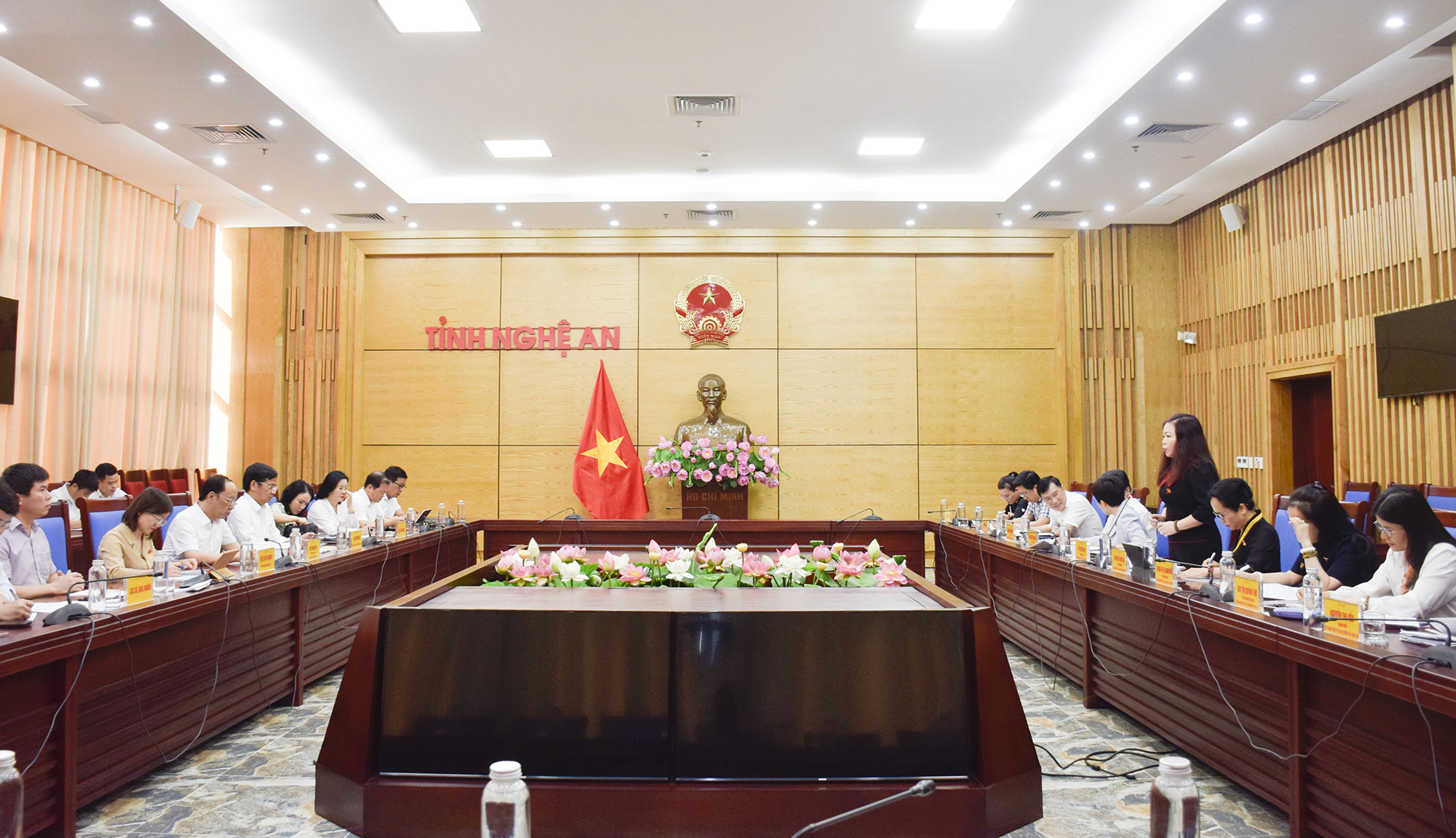 Anh-tin-bai